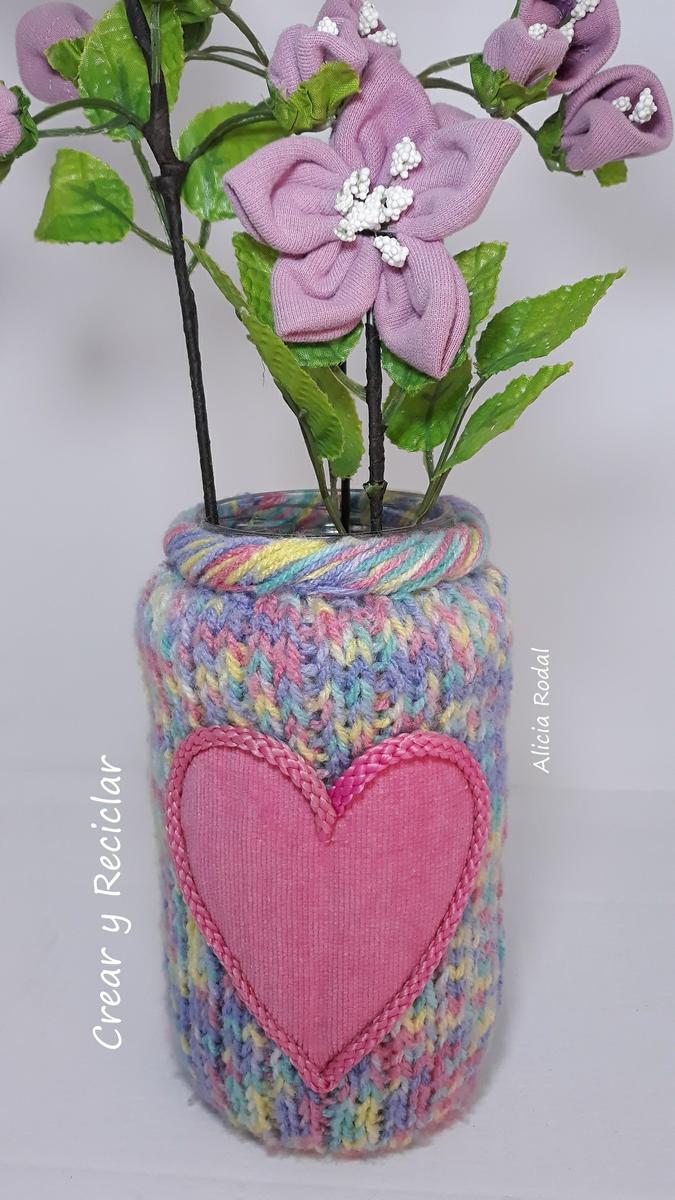 Cómo decorar envases, frascos o botellas de vidrio, de una manera fácil y divertida, para hacer en familia y con materiales reciclados.