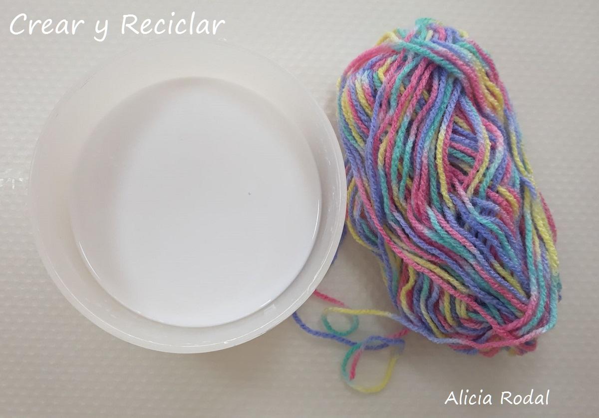 Cómo decorar envases, frascos o botellas de vidrio, de una manera fácil y divertida, para hacer en familia y con materiales reciclados.