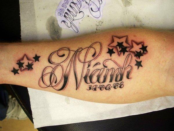 Tatuajes de nombre propio con letras cursivas