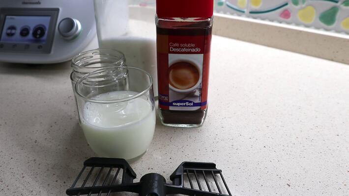 Los ingredientes para hacer café dalgona casero