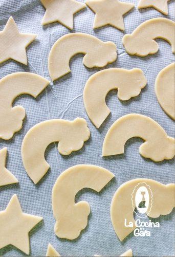Galletas cortadas, camino al horno.