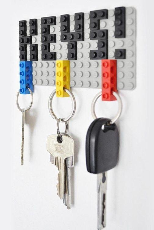Llavero con piezas de lego. Vía Pinterest.