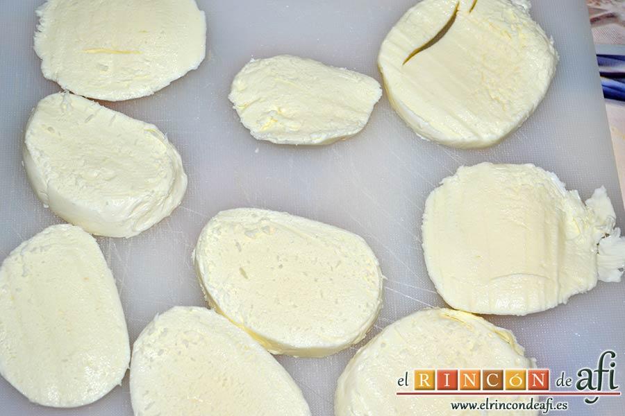 Mozzarella en carroza, cortarlas en rodajas