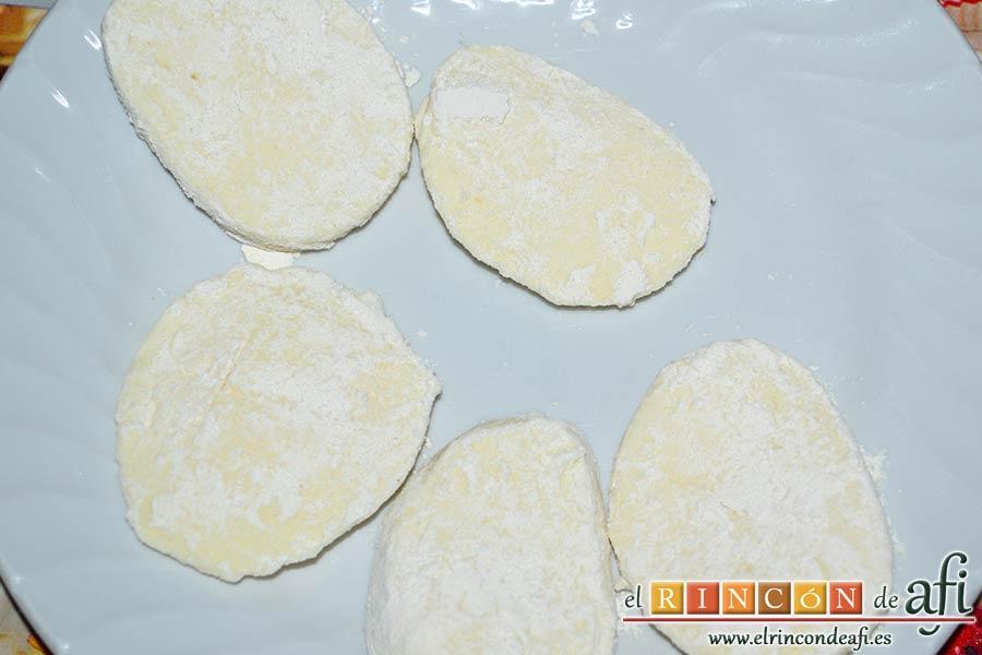 Mozzarella en carroza, reservarlas en un plato