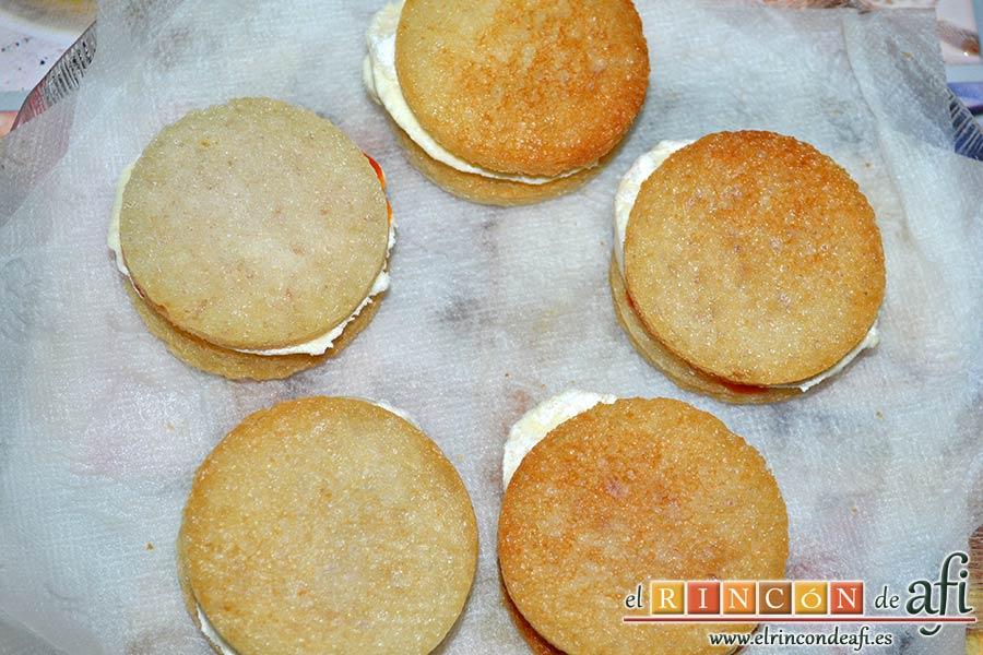 Mozzarella en carroza, taparlos con otra rodaja