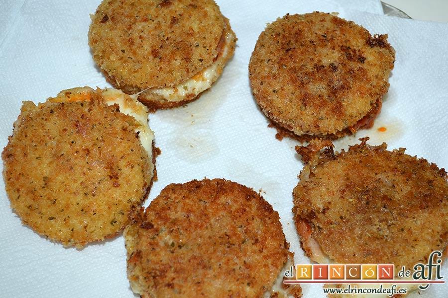 Mozzarella en carroza, ponerlos sobre papel absorbente