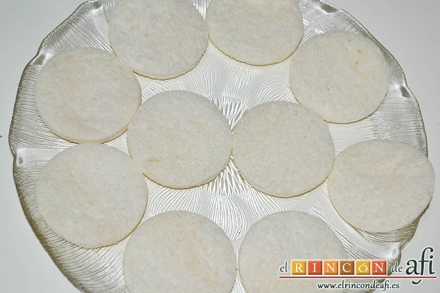 Mozzarella en carroza, disponerlos en un plato