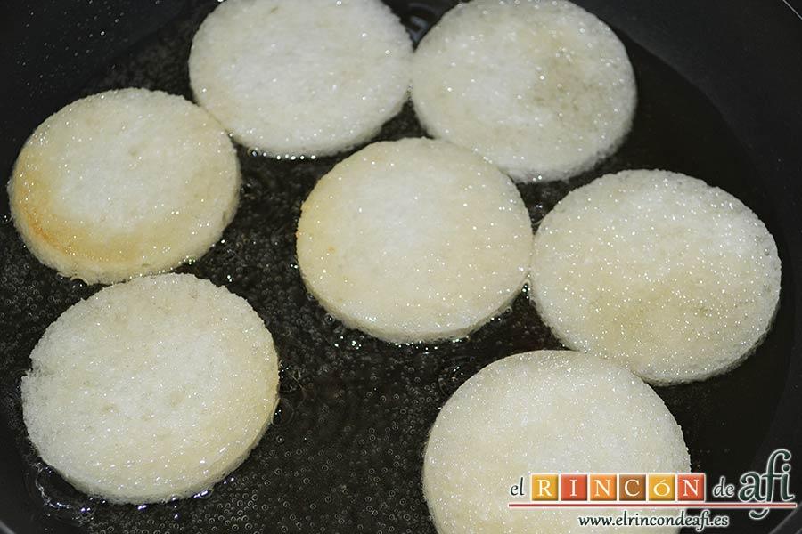 Mozzarella en carroza, freírlos en aceite de girasol
