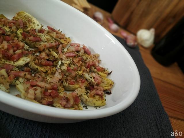 Alcachofas al horno con bacon y cebolla