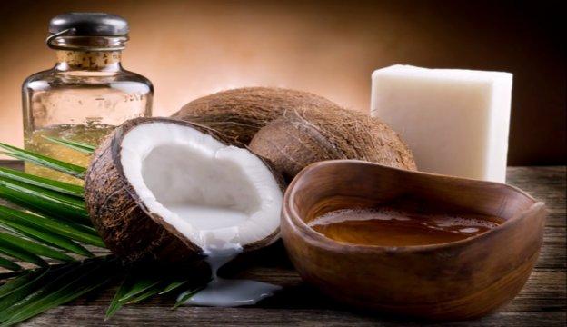 Cómo quitar las canas con limón y aceite de coco