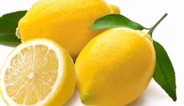 Cómo quitar las canas con limón y aceite de coco