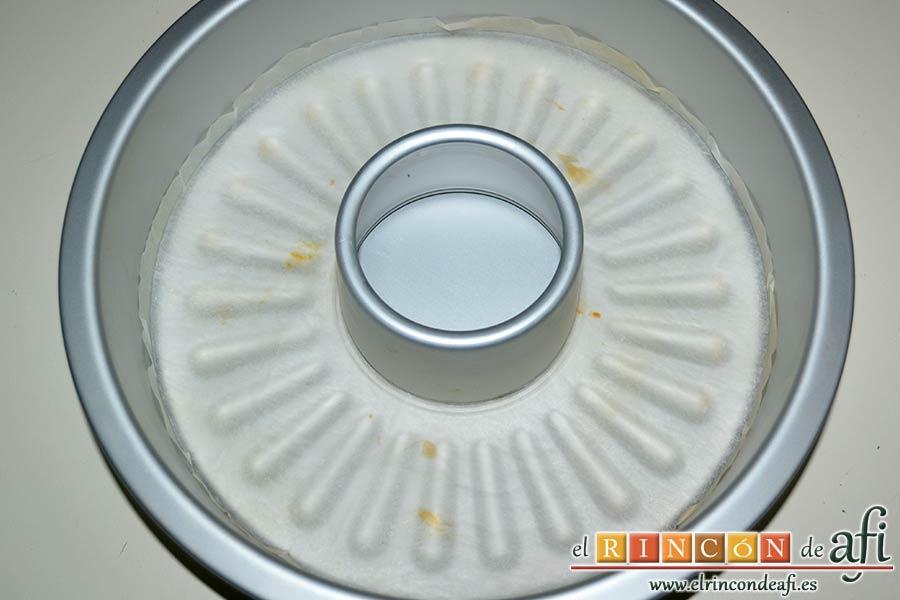 Bizcocho hormiguero, encamisar un molde para horno