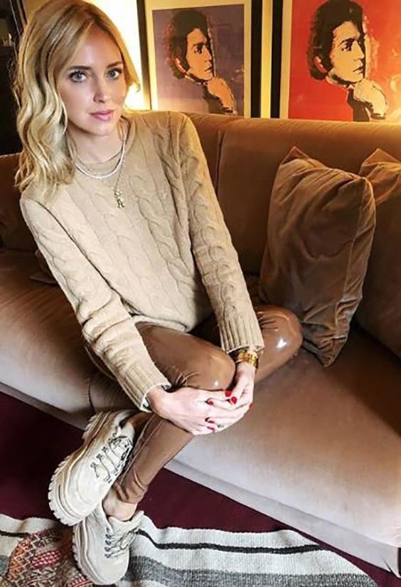 Outfit con deportivas