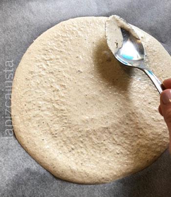 hacer la base de la pizza de quinoa