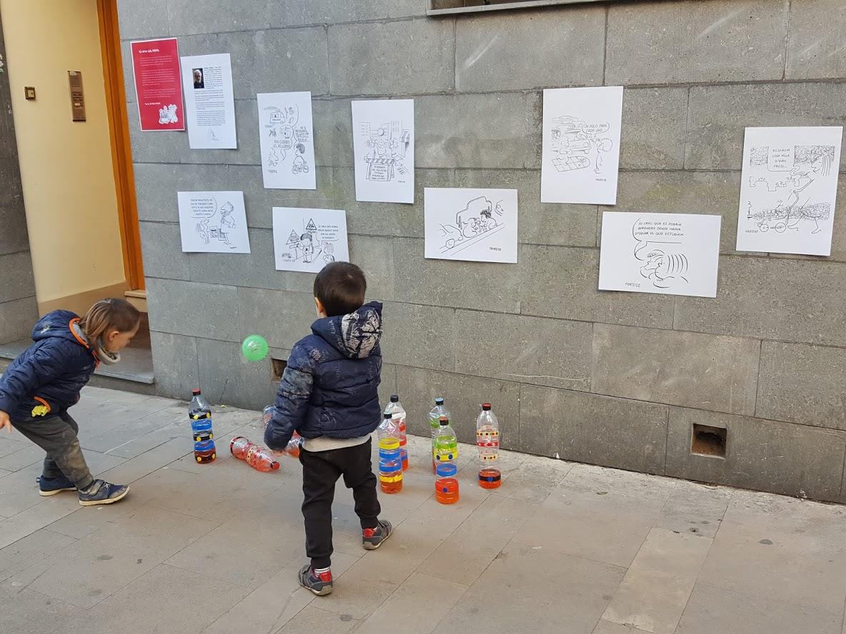 Carteles en las paredes de las calles
