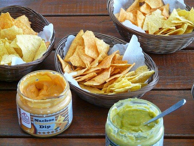 Aperitivos caseros con Cheetos, Doritos y otros snacks