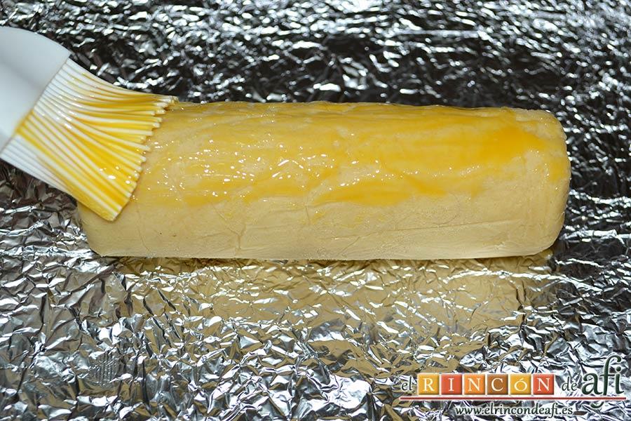 Galletas crujientes de mantequilla, pintarlo con huevo batido