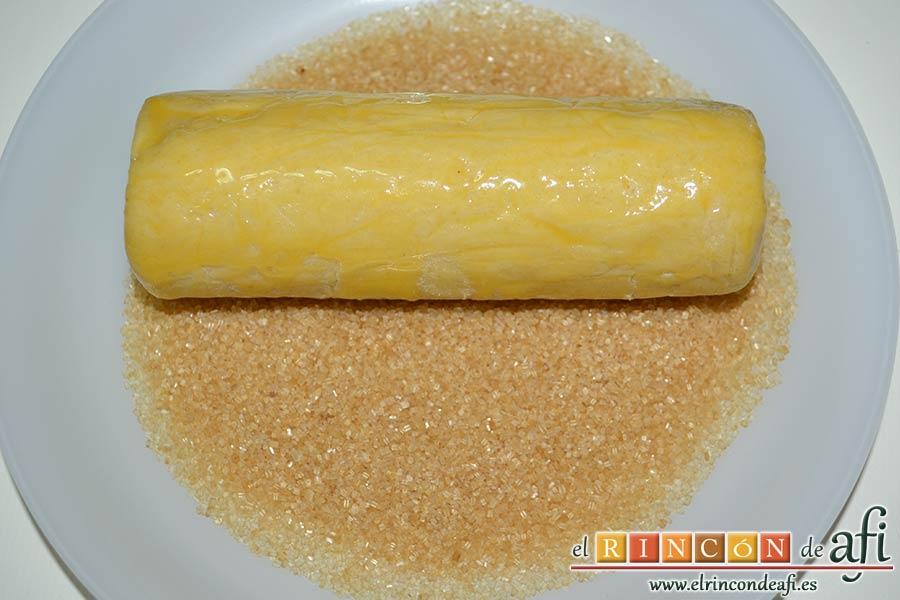 Galletas crujientes de mantequilla, rebozarlo en el azúcar