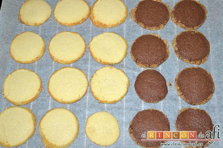 Galletas crujientes de mantequilla, dejar enfriar en una rejilla