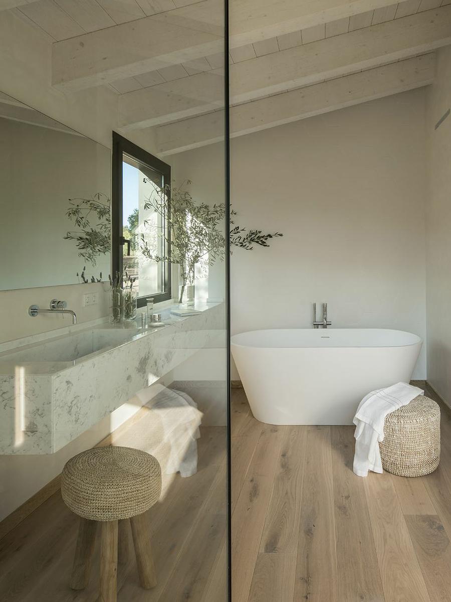 decoración-baño-bañera-madera-mármol-estilo-slow-09