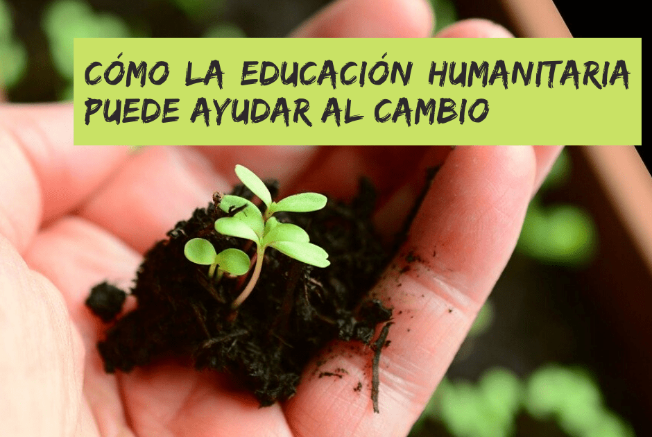Portada del post, se ve una mano con tierra y un plantones recien germinados. El título: "Cómo la educación humanitaria puede ayudar al cambio"