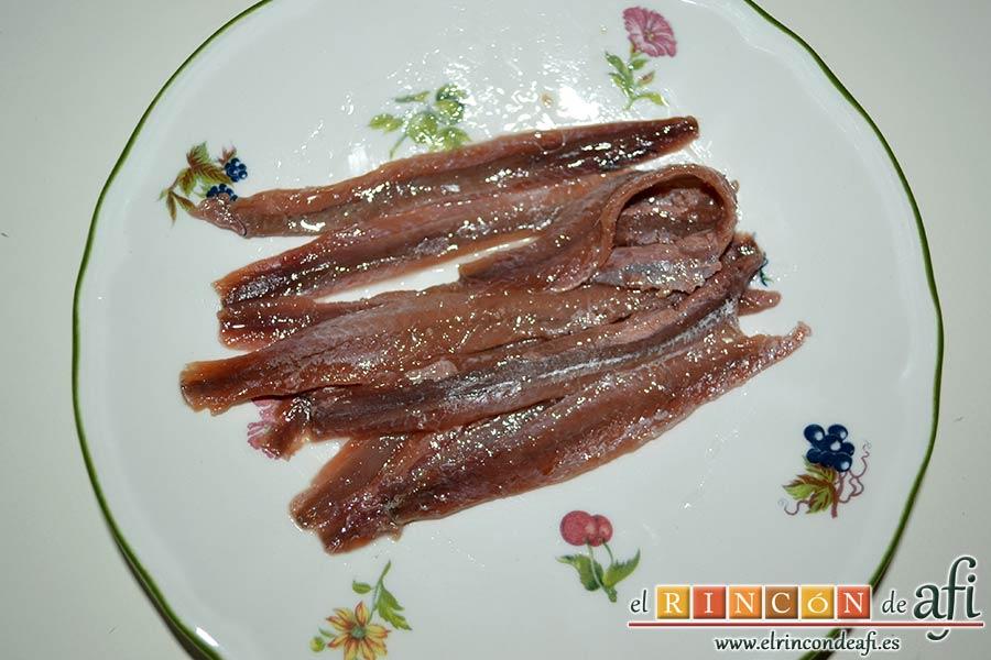 Paté de pimientos, escurrir las anchoas