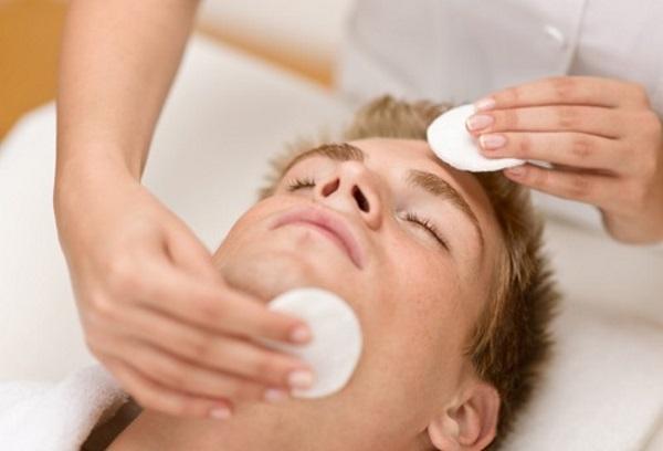limpieza de cutis en hombre 