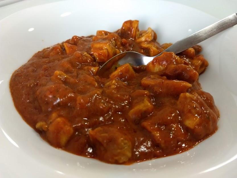 pollo tikka masala con pollo marinado