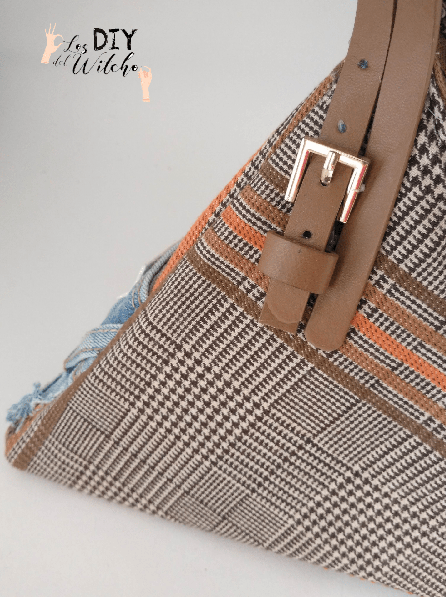 bolso triangular hebilla