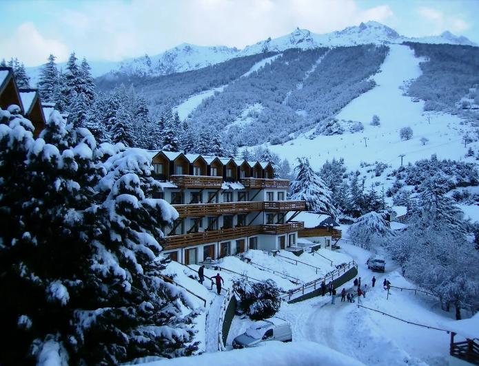villa catedral con nieve