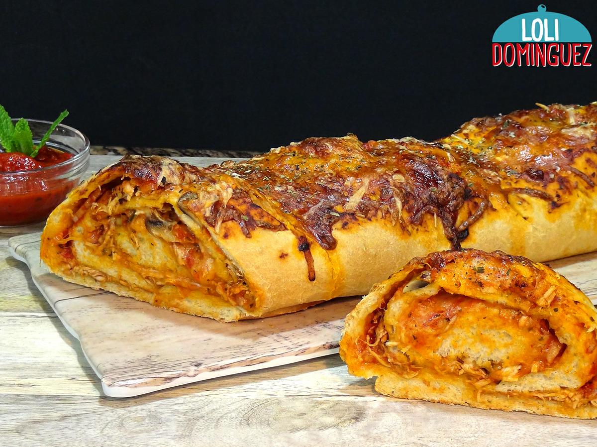 PIZZA STROMBOLI O PIZZA ENROLLADA. Cómo hacer esta pizza típica de la gastronomía italo-americana, deliciosa, es sencilla de preparar, se asemeja a un pan relleno, en esta ocasión la he rellenado con carne de pollo y salsa barbacoa, Beicon, champiñones y queso que la hace muy jugosa