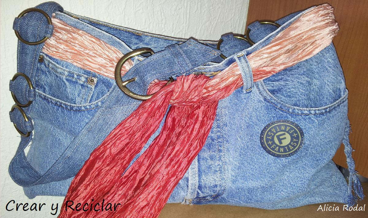 5 ideas geniales y creativas para reutilizar esos jeans, vaqueros o mezclilla que tenemos en casa y que no usamos porque están viejos y rotos.