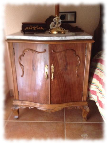 Mesita de noche reciclada. Estado original.