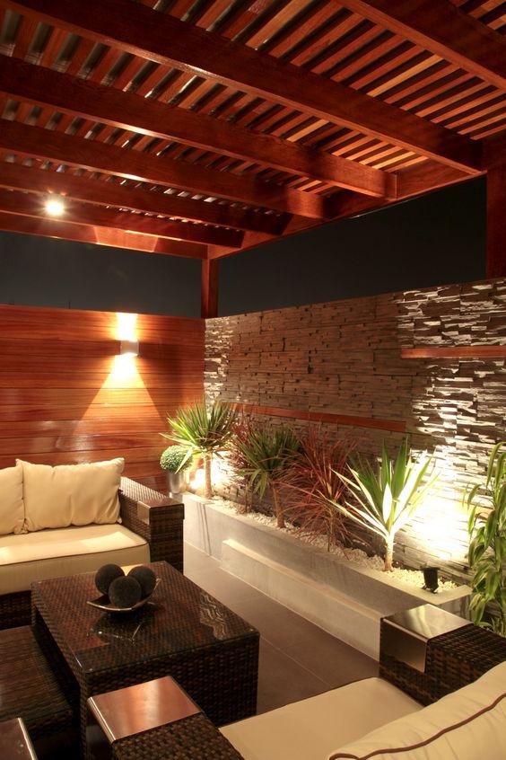 jardinera alta iluminada