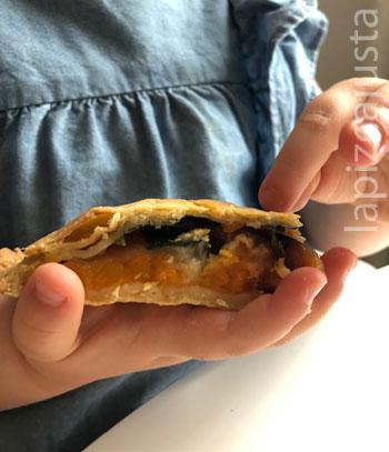 empanada de calabaza asada cortada