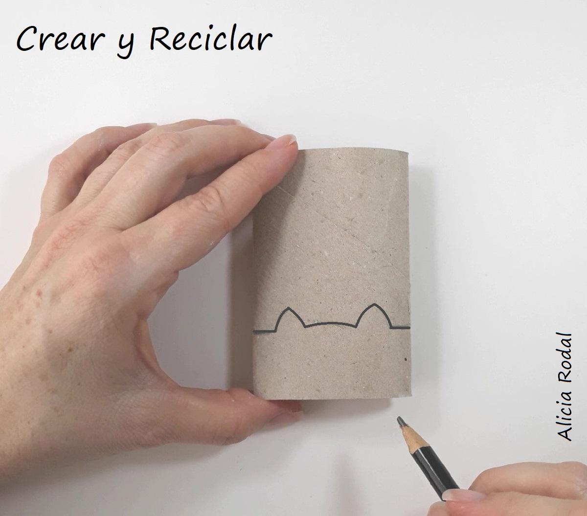 Cómo hacer un soporte para el móvil celular y una base para el portátil o laptop con tubos de cartón de papel de baño. Fácil, sencillo, rápido, económico, práctico y funcional. 