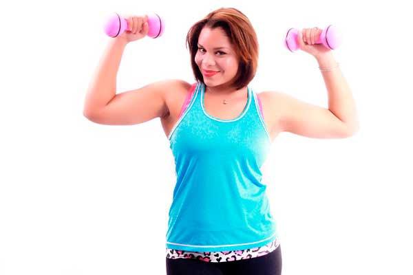 como-hacer-musculo-rapido-para-mujeres-con-pesas