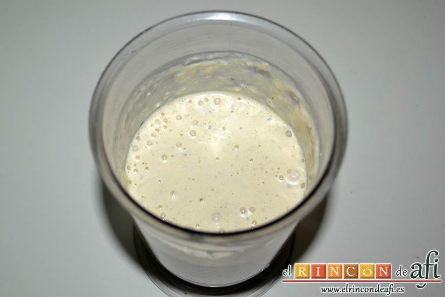 Vitello tonnato o redondo de ternera con mayonesa de atún, seguir triturando