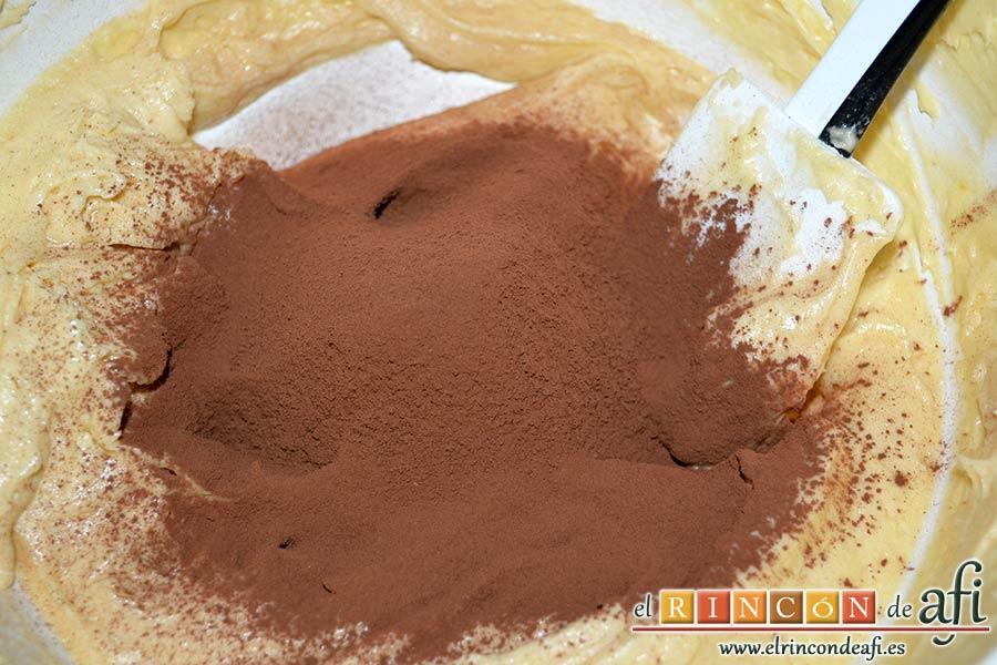 Bica bicolor, añadir en uno de los bols dos cucharadas de cacao