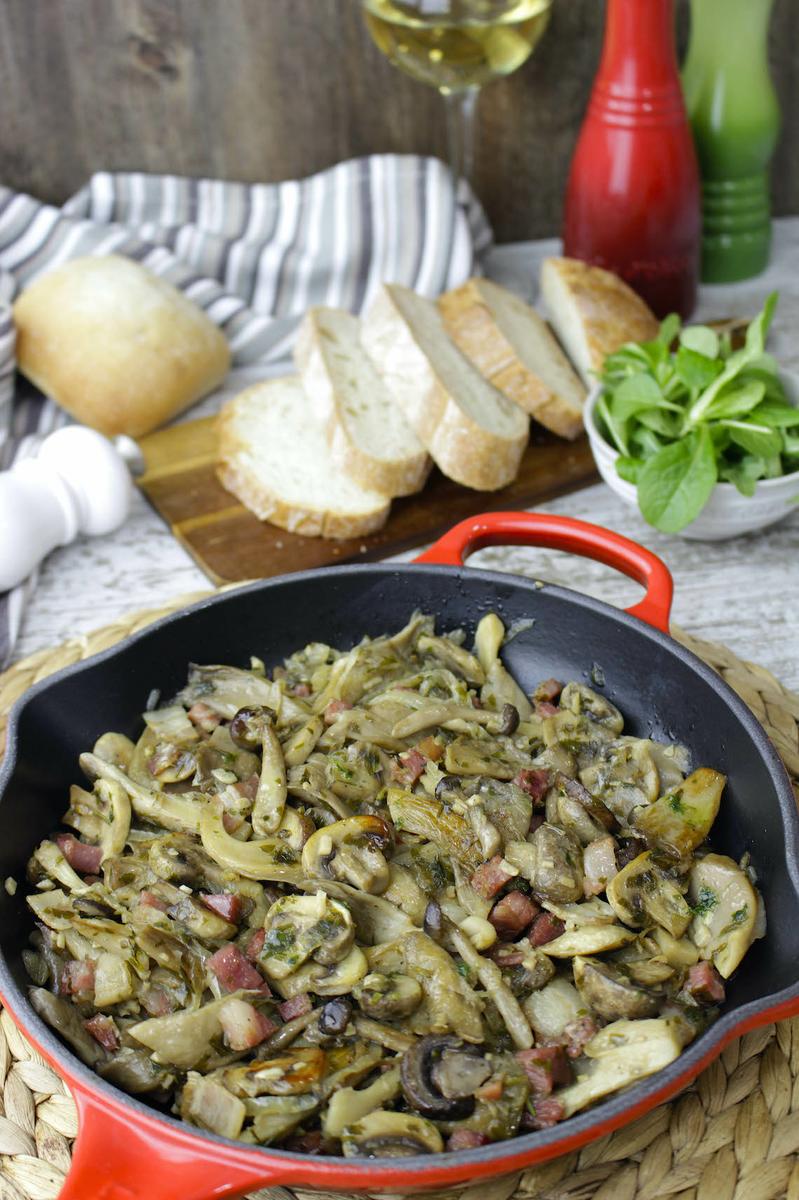 Setas con jamón y bacon salteadas