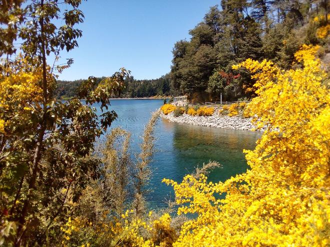 primavera clima agradable en villa la angostura
