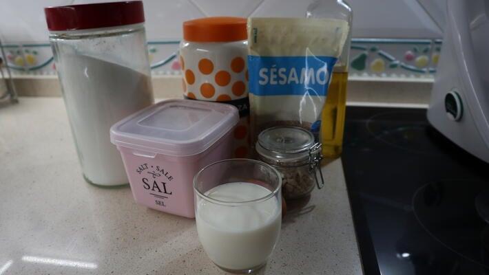 Los ingredientes necesarios para hacer perritos calientes en Thermomix