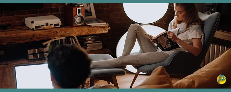 couple-love-laptop-typing-4009017