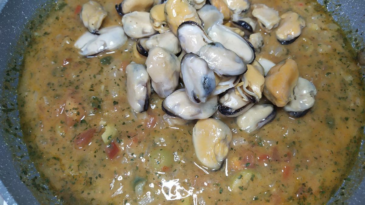 mejillones en salsa marinera