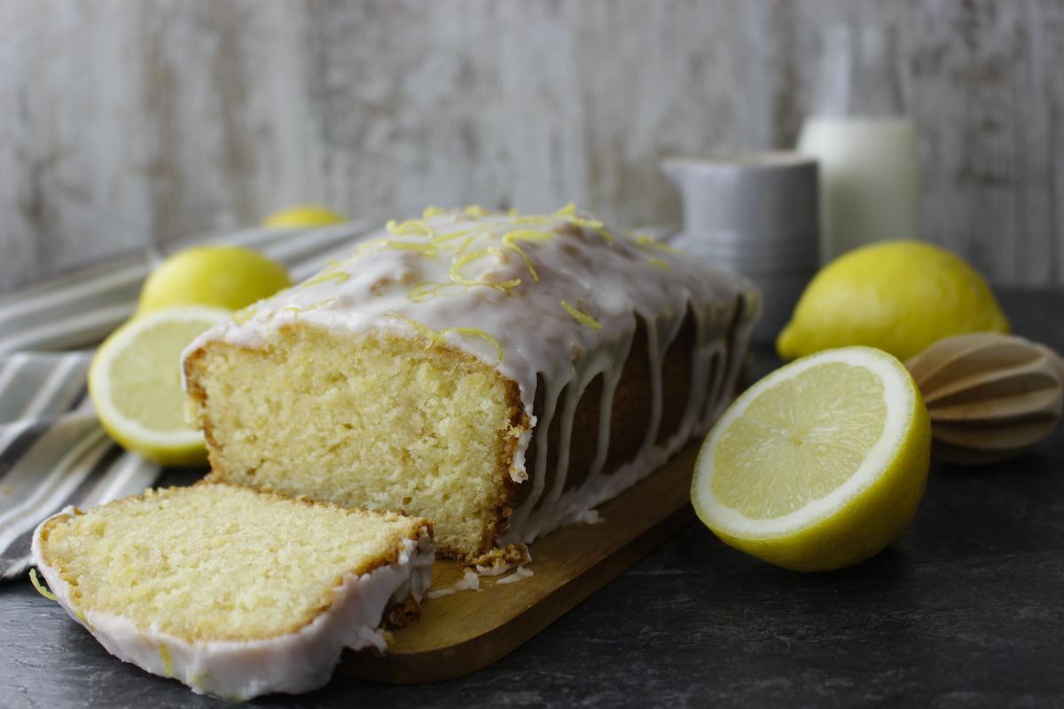 Bizcocho de limón glaseado sin lactosa
