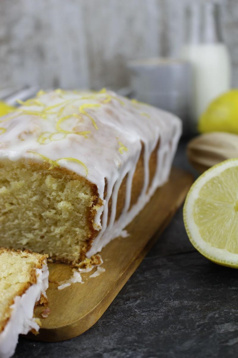 Bizcocho de limón glaseado sin lactosa