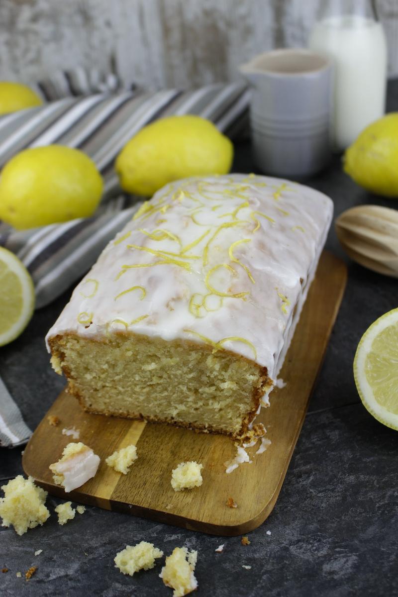 Bizcocho de limón glaseado sin lactosa