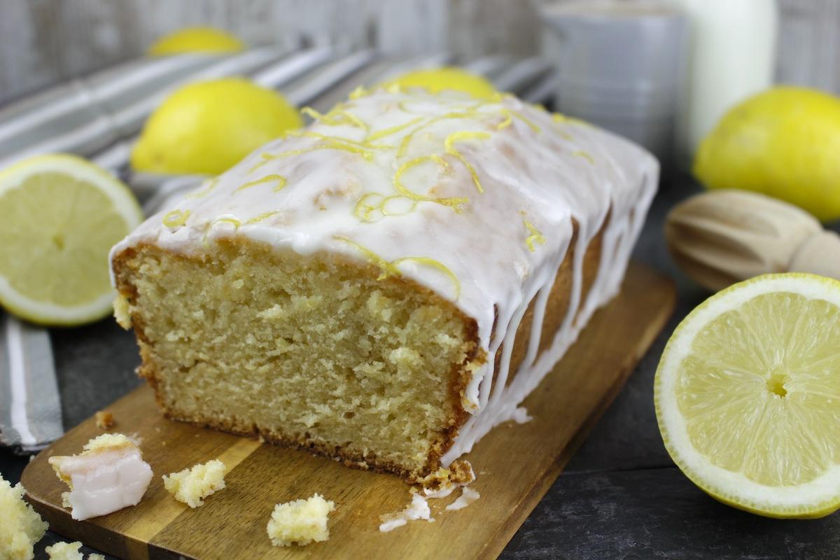 Bizcocho de limón glaseado sin lactosa