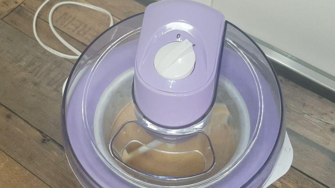 Helado de dulce de leche en heladera