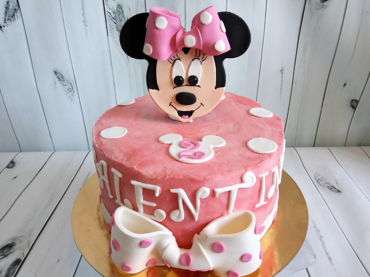 Tarta Minnie Mouse rosa de crema y fondant